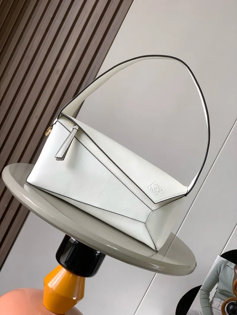 Loewe White Leather Shoulder Bag 526