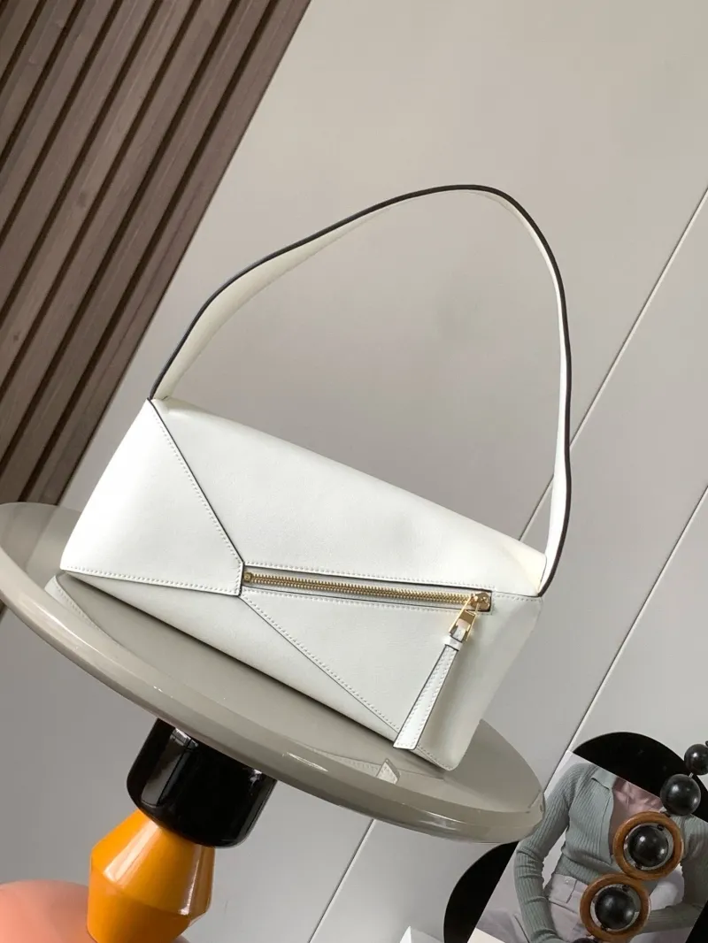 Alternative view of Loewe White Leather Shoulder Bag 526