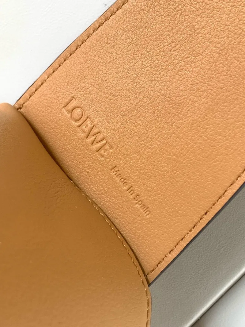 Loewe Tan Shoulder Bag 527 - Image 5
