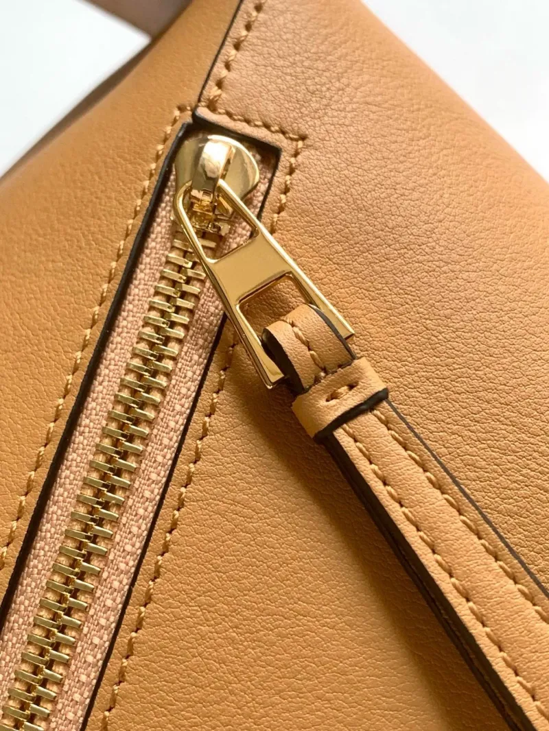 Loewe Tan Shoulder Bag 527 - Image 6