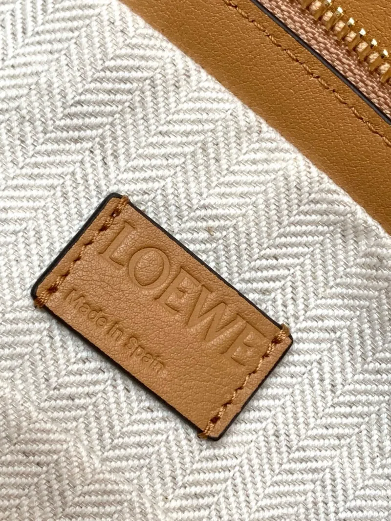 Loewe Tan Shoulder Bag 527 - Image 8