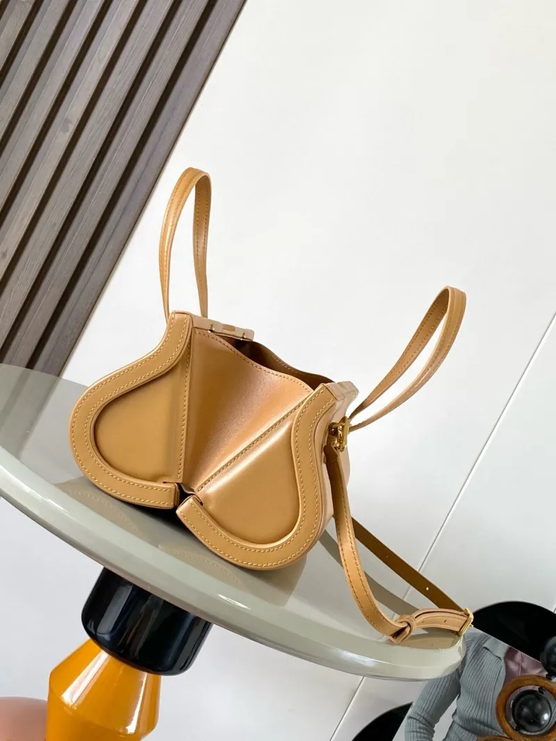 Loewe Tan Leather Shoulder Handbag 529 - Image 6