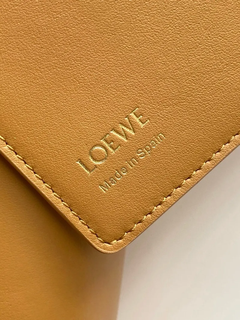Loewe Tan Leather Shoulder Handbag 529 - Image 8