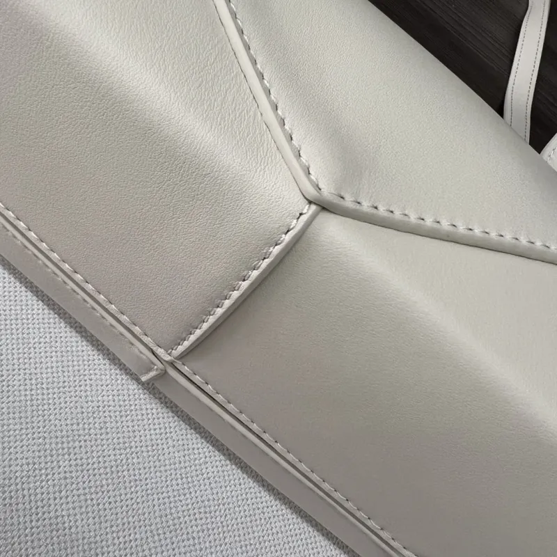Loewe White Shoulder Bag 532 - Image 7