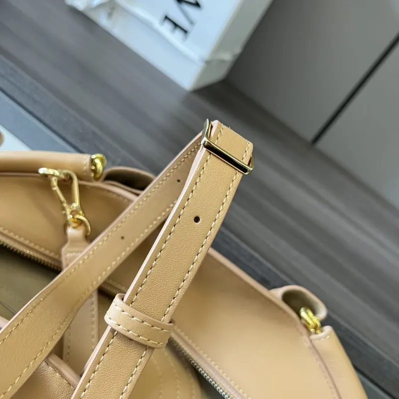 Loewe Tan Leather Chain Shoulder Bag - Image 9