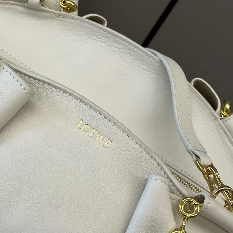 Loewe White Chain Shoulder Handbag - Image 6