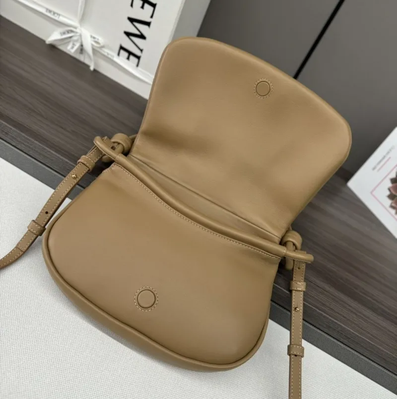 LOEWE Tan Crossbody Shoulder Bag 557 - Image 7