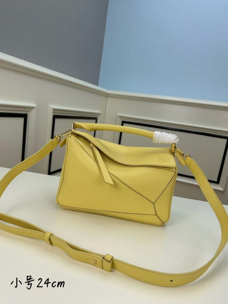 LOEWE Small 24cm Puzzle Shoulder Bag - Image 4