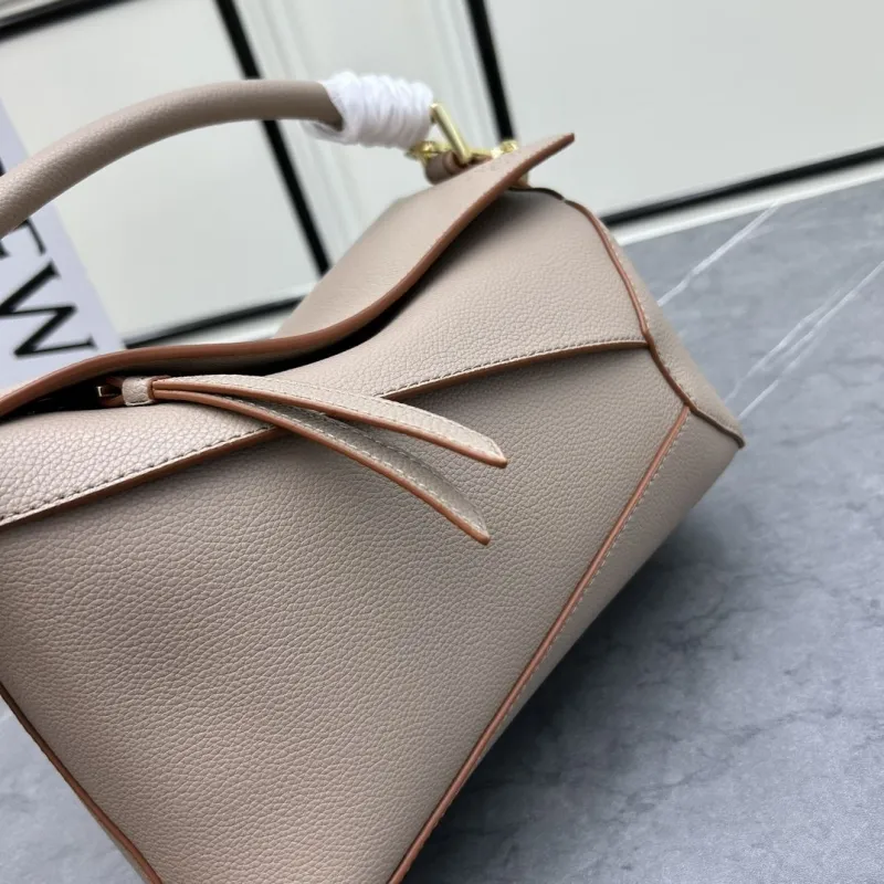 LOEWE Taupe Leather Crossbody Bag 062206 24x10.5x16cm - Image 5