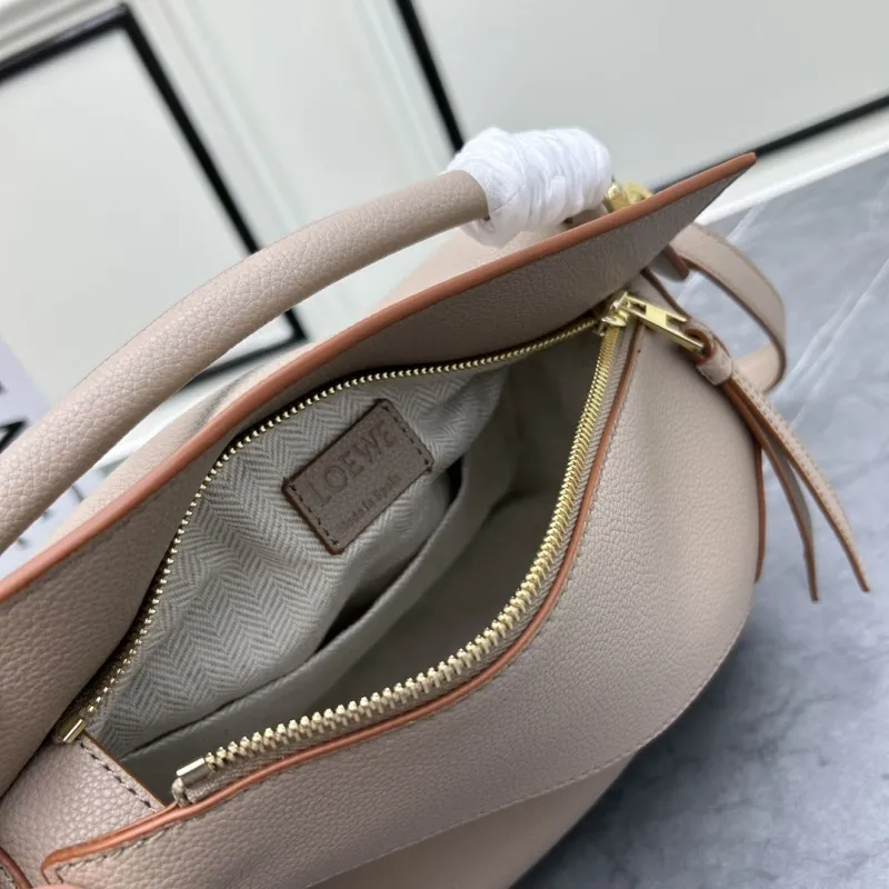 LOEWE Taupe Leather Crossbody Bag 062206 24x10.5x16cm - Image 8