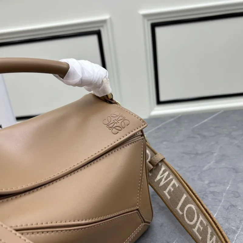LOEWE Brown Leather Crossbody Handbag S21 24cm - Image 4
