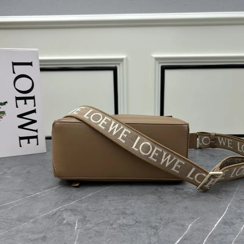 LOEWE Brown Leather Crossbody Handbag S21 24cm - Image 5