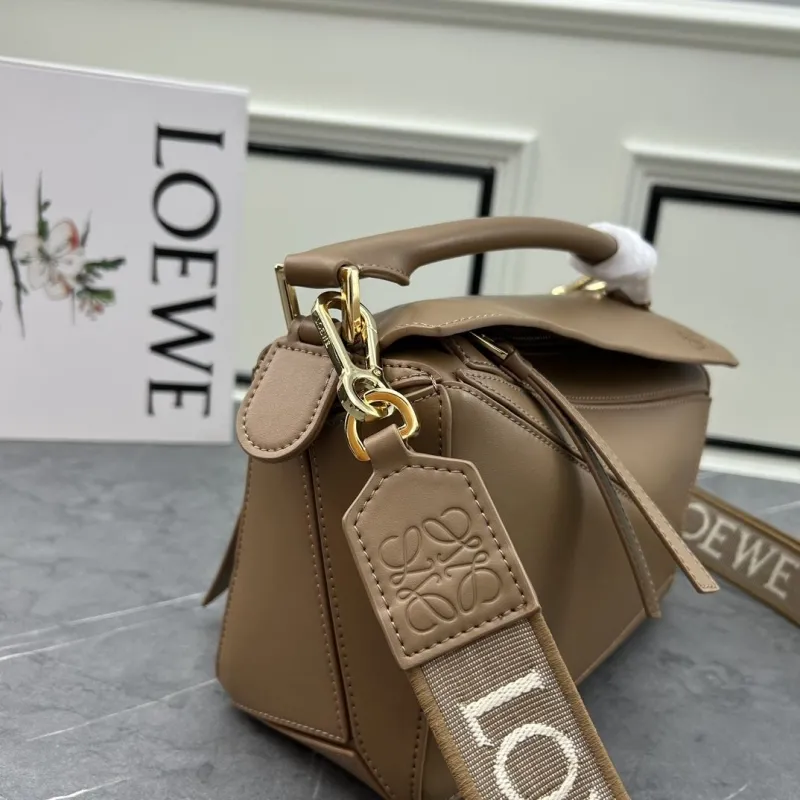 LOEWE Brown Leather Crossbody Handbag S21 24cm - Image 6