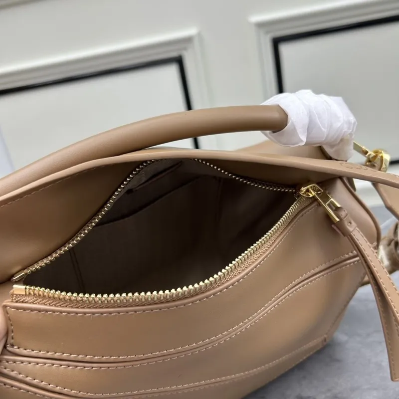 LOEWE Brown Leather Crossbody Handbag S21 24cm - Image 7