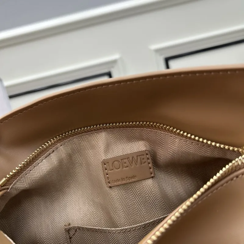 LOEWE Brown Leather Crossbody Handbag S21 24cm - Image 8