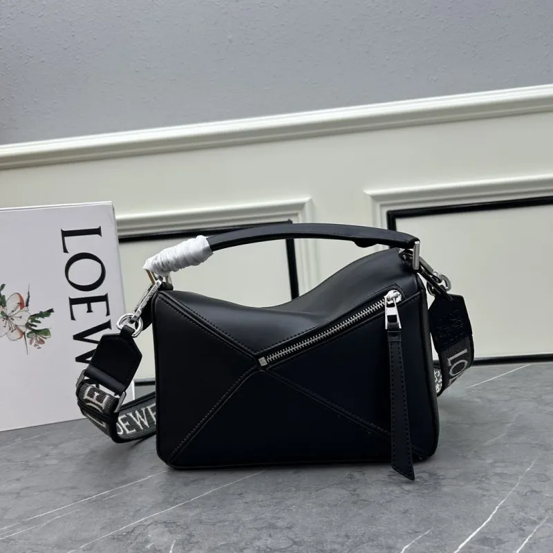 LOEWE Black Leather Handbag S21 24cm - Image 3