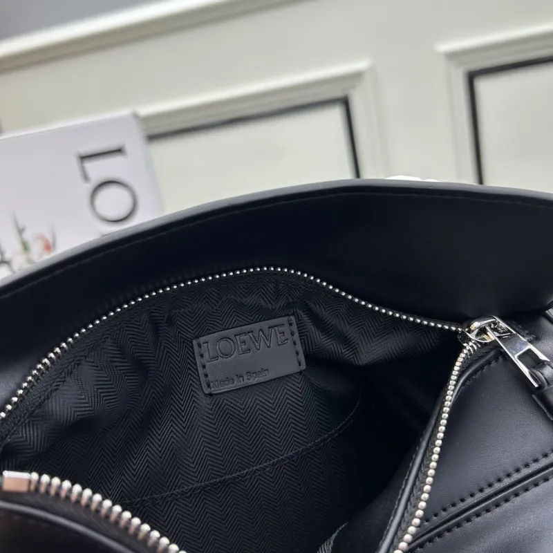 LOEWE Black Leather Handbag S21 24cm - Image 8
