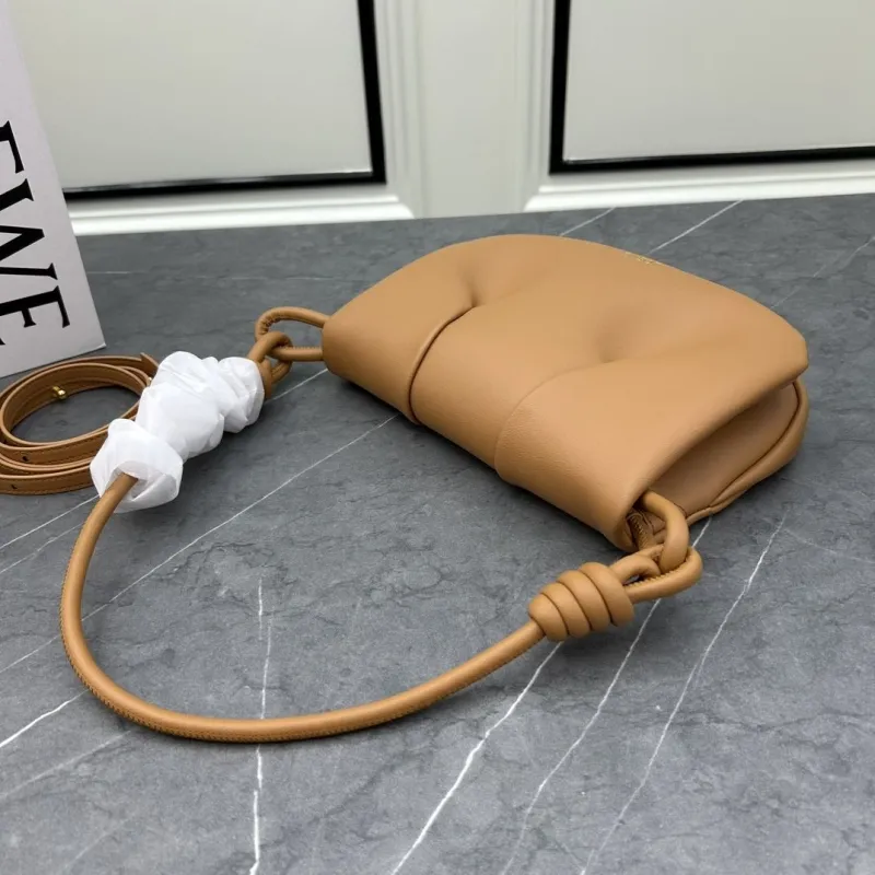 LOEWE Tan Shoulder Bag 062138 - Image 3