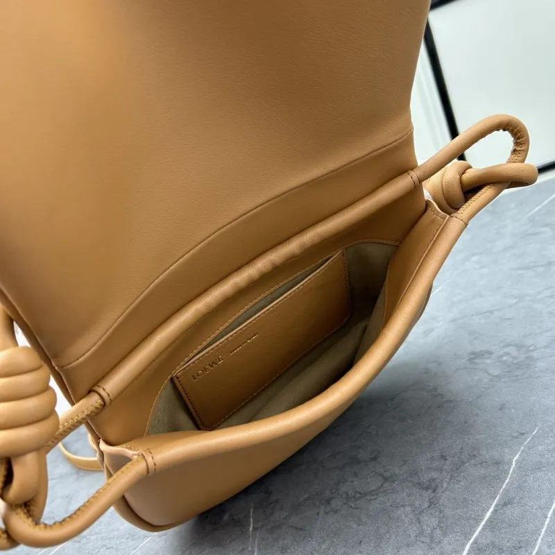LOEWE Tan Shoulder Bag 062138 - Image 7