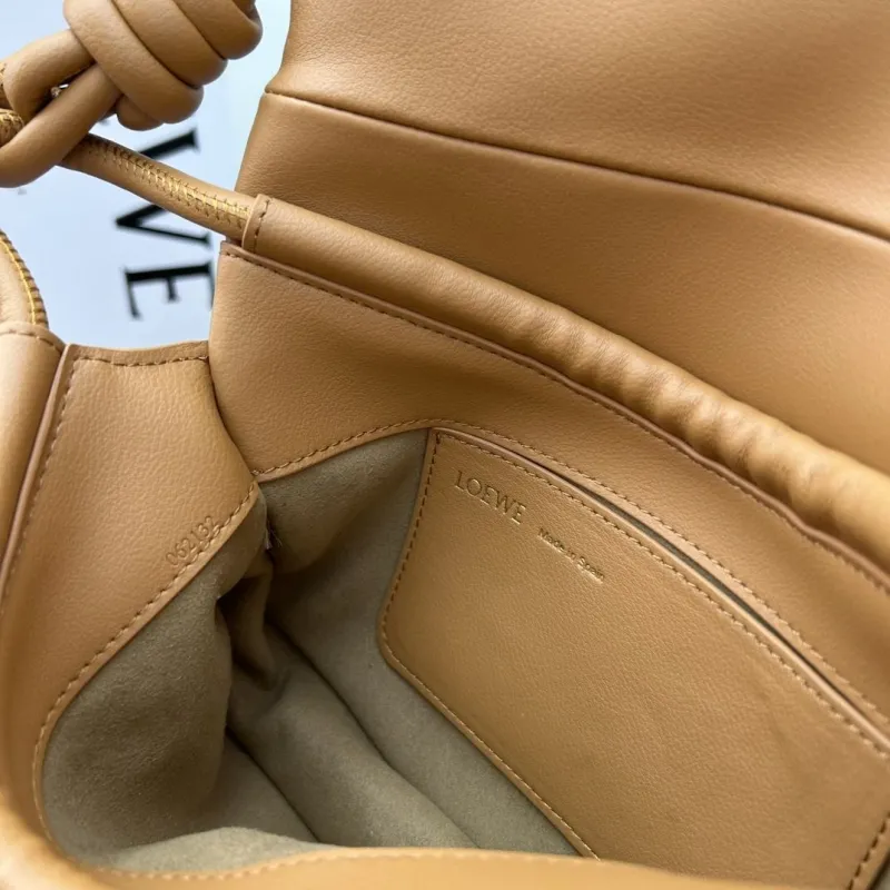 LOEWE Tan Shoulder Bag 062138 - Image 8