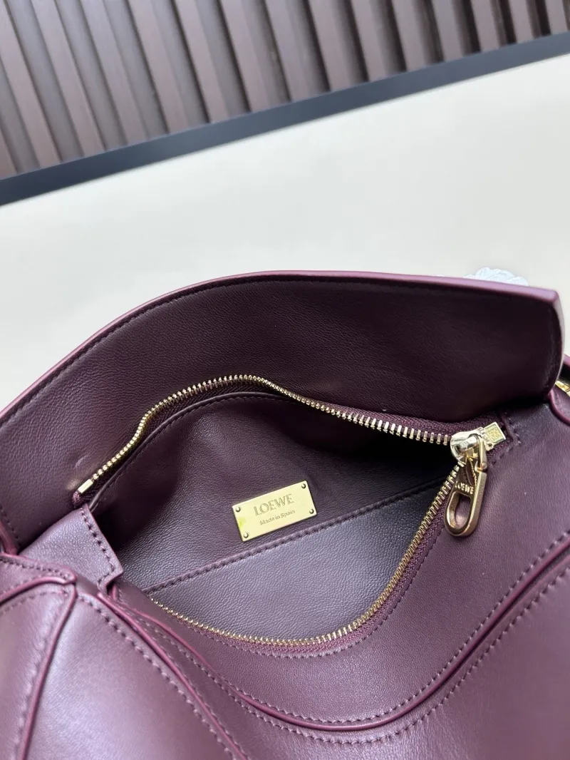 Loewe Burgundy Puzzle Shoulder Handbag - Image 9