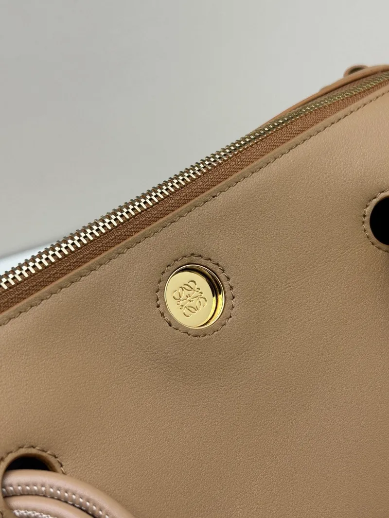 LOEWE Tan Leather Shoulder Handbag 250520 - Image 4