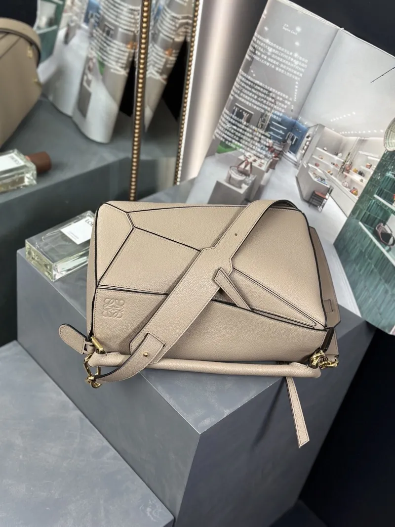 LOEWE Beige Puzzle Leather Shoulder Bag - Image 5
