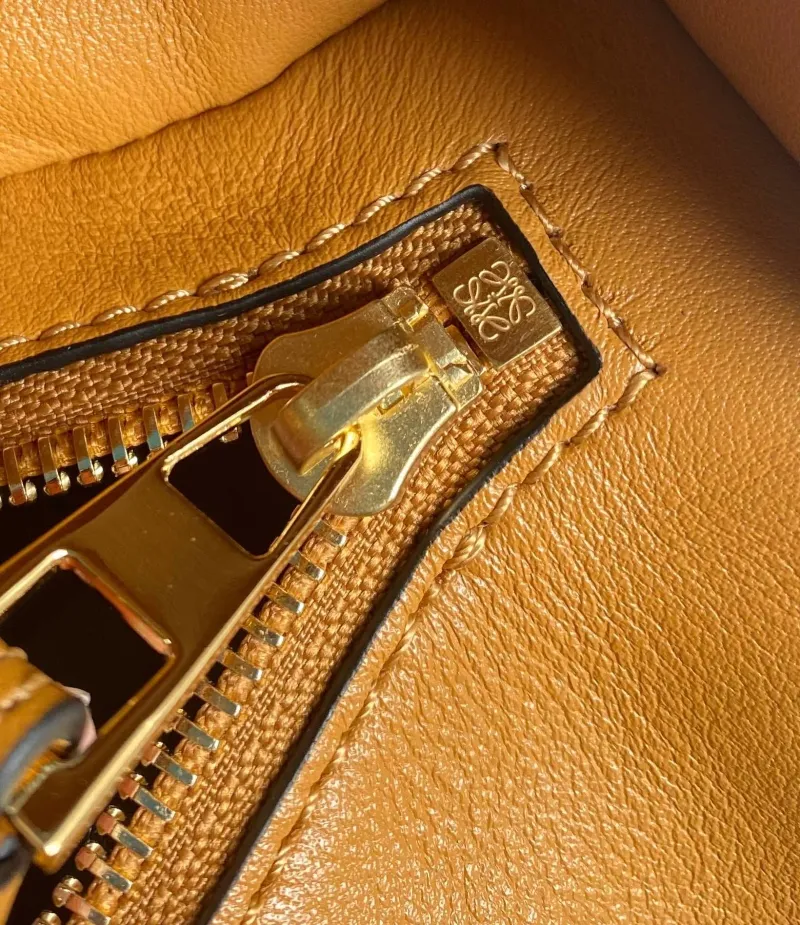 Loewe Tan Leather Shoulder Bag 713 - Image 6
