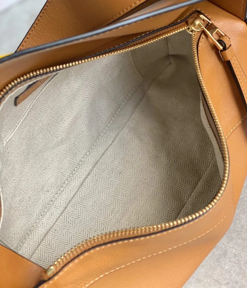 Loewe Tan Leather Shoulder Bag 713 - Image 8