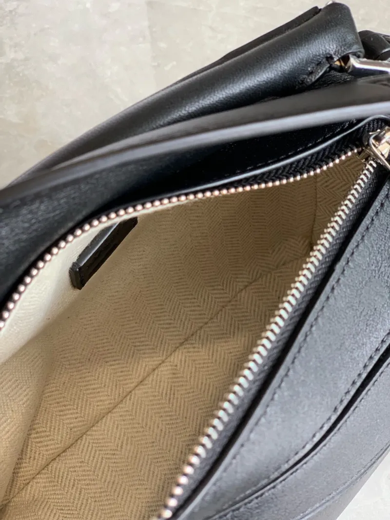 LOEWE Black Leather Crossbody Handbag 722 - Image 4