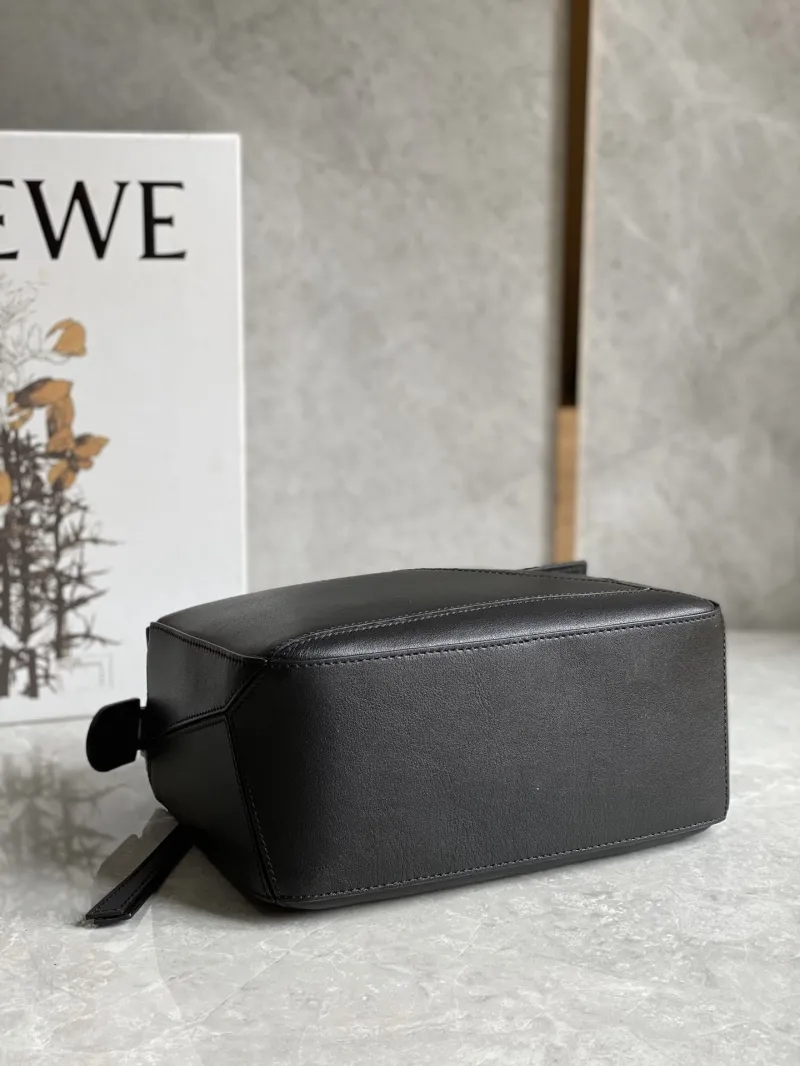 Loewe Black Leather Handbag 747 - Image 3