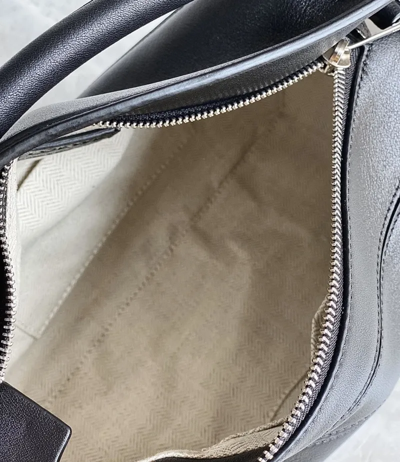 Loewe Black Leather Handbag 747 - Image 6