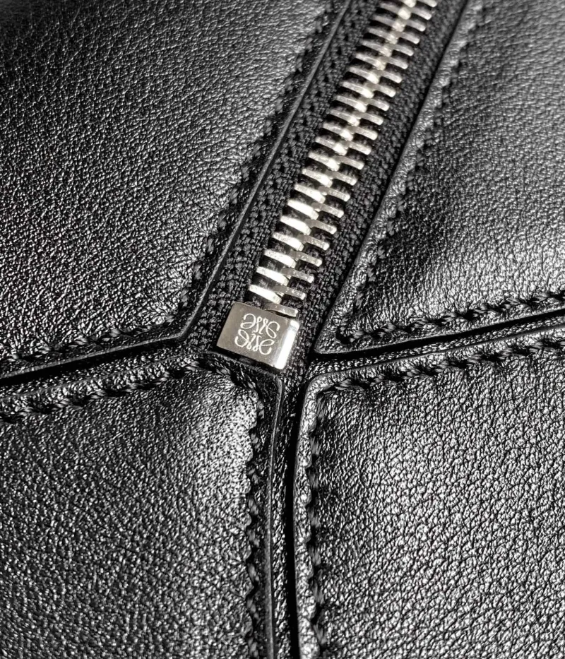 Loewe Black Leather Handbag 747 - Image 9