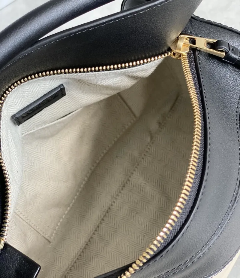 Loewe Black Cream Navy Leather Handbag 760 - Image 6