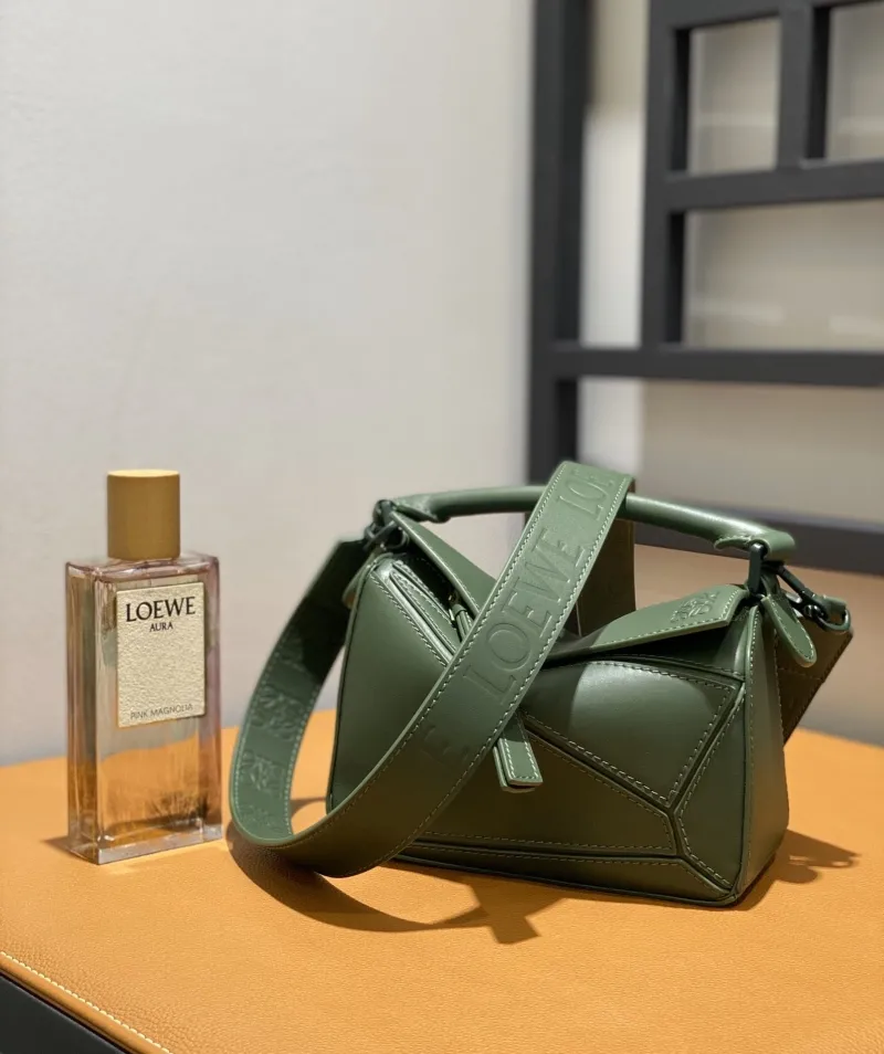 Alternative view of LOEWE Green Leather Handle Bag 773