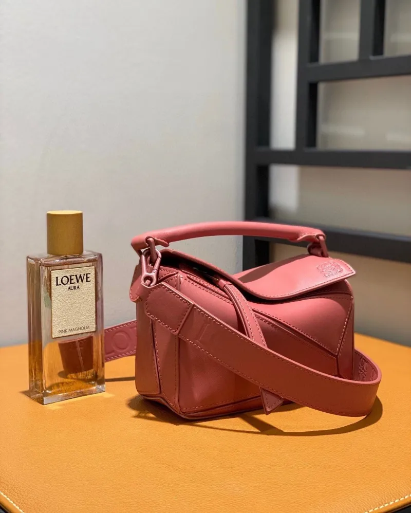 Alternative view of LOEWE Pink Leather Handle Bag 774