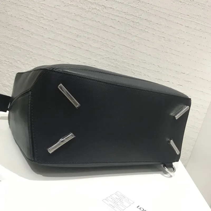 LOEWE Black Leather Handbag 788 - Image 6