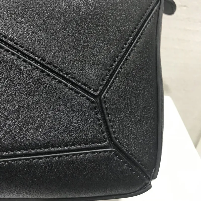 LOEWE Black Leather Handbag 788 - Image 7