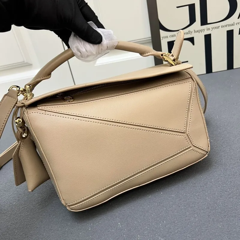 Loewe Beige Leather Handbag H08903 Size 24cm - Image 5