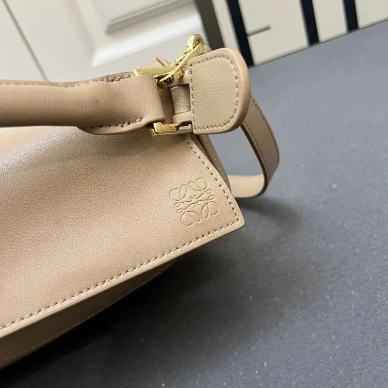Loewe Beige Leather Handbag H08903 Size 24cm - Image 6