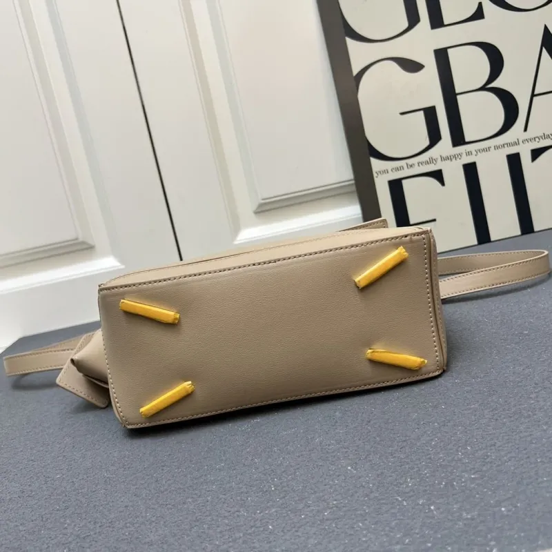 Loewe Beige Leather Handbag H08903 Size 24cm - Image 7