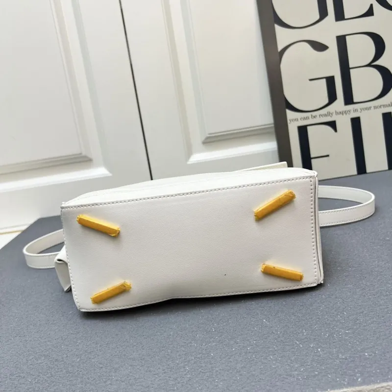 LOEWE White Handbag H08903 24cm - Image 7
