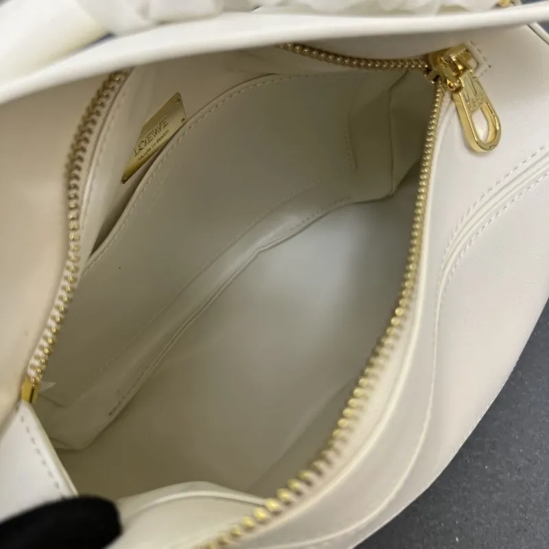LOEWE White Handbag H08903 24cm - Image 8