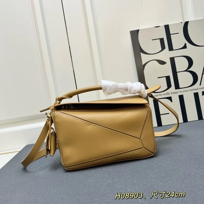 Loewe Tan Puzzle Shoulder Bag H08903 24cm