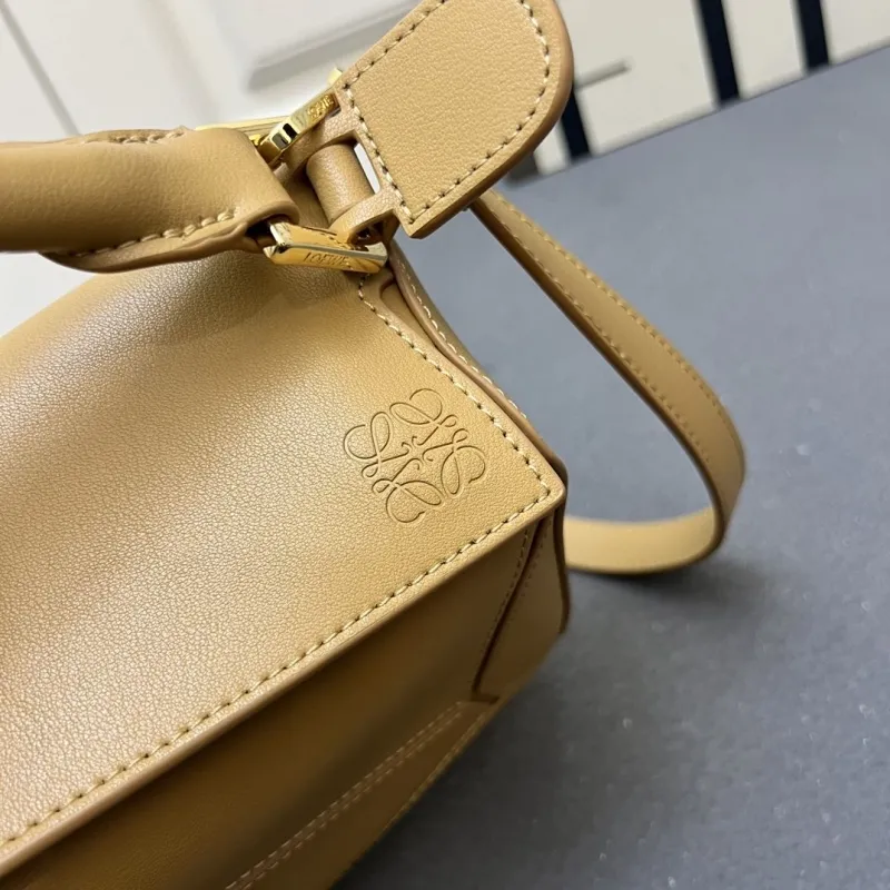 Loewe Tan Puzzle Shoulder Bag H08903 24cm - Image 4