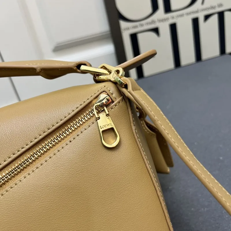 Loewe Tan Puzzle Shoulder Bag H08903 24cm - Image 6