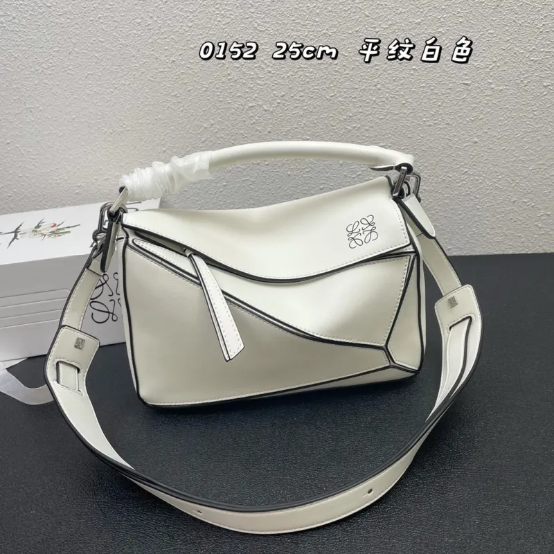 LOEWE 0152 25cm White Puzzle Bag - Image 3