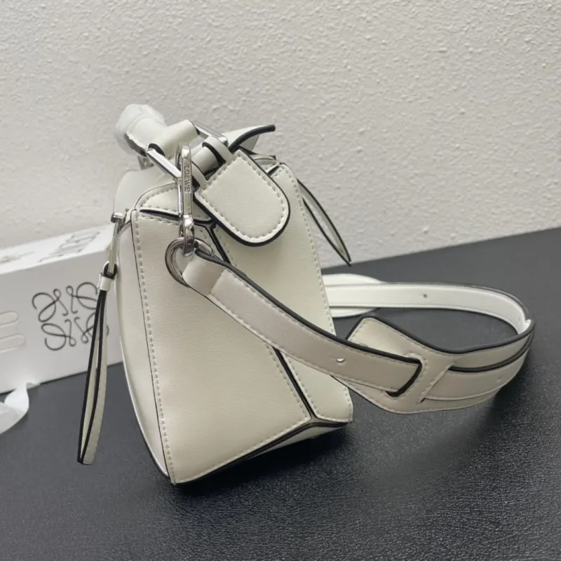 LOEWE 0152 25cm White Puzzle Bag - Image 5