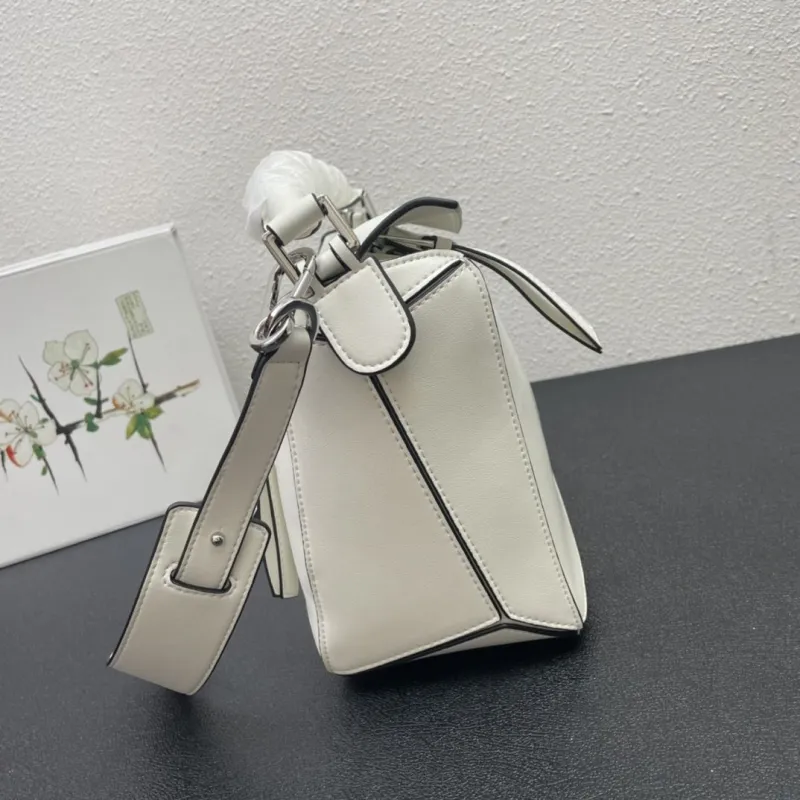Loewe 0153 White 30cm Puzzle Handbag - Image 5