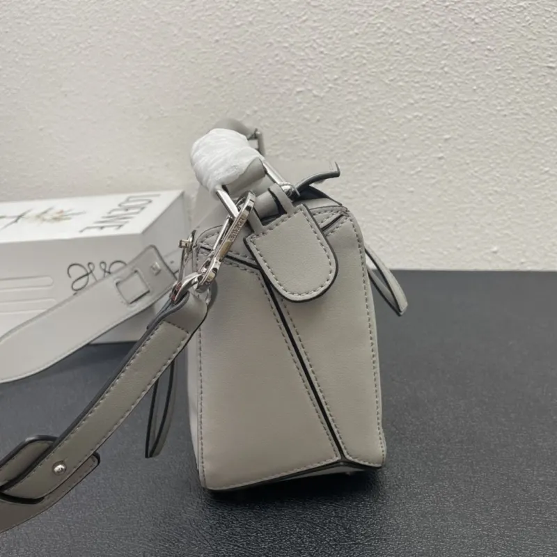 LOEWE 0152 25cm Smooth Gray Leather Handbag - Image 4